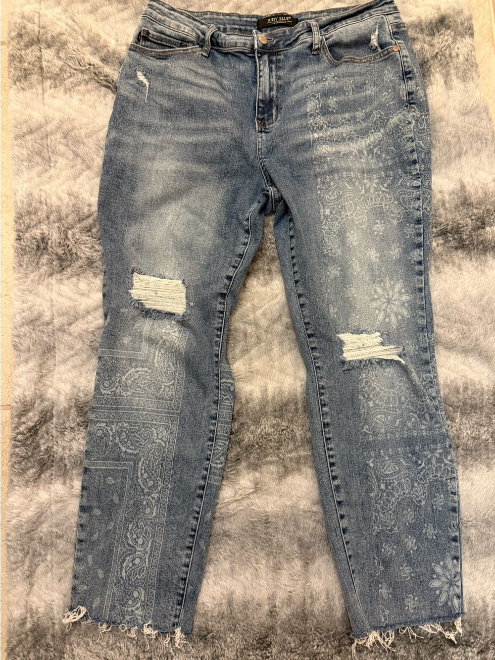 Judy Blue Jeans 15/30 Boyfriend Fit Distressed Denim unique paisley print